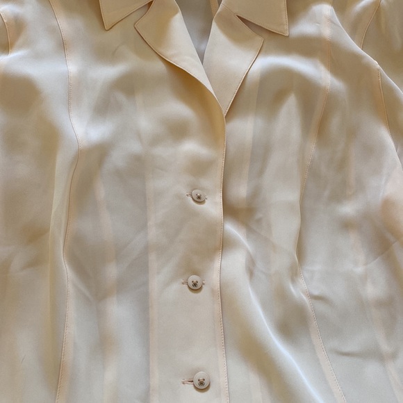 Escada Silk Cream Ruffle Sleeve Logo ButtonDown Shirt NeverUsed - Picture 15 of 16